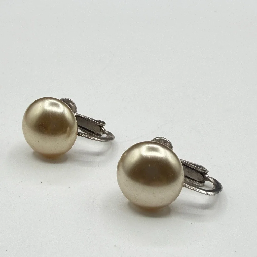 Faux Pearl Screw Back Earrings Champagne Cream Silver Tone Classic Costume Pair